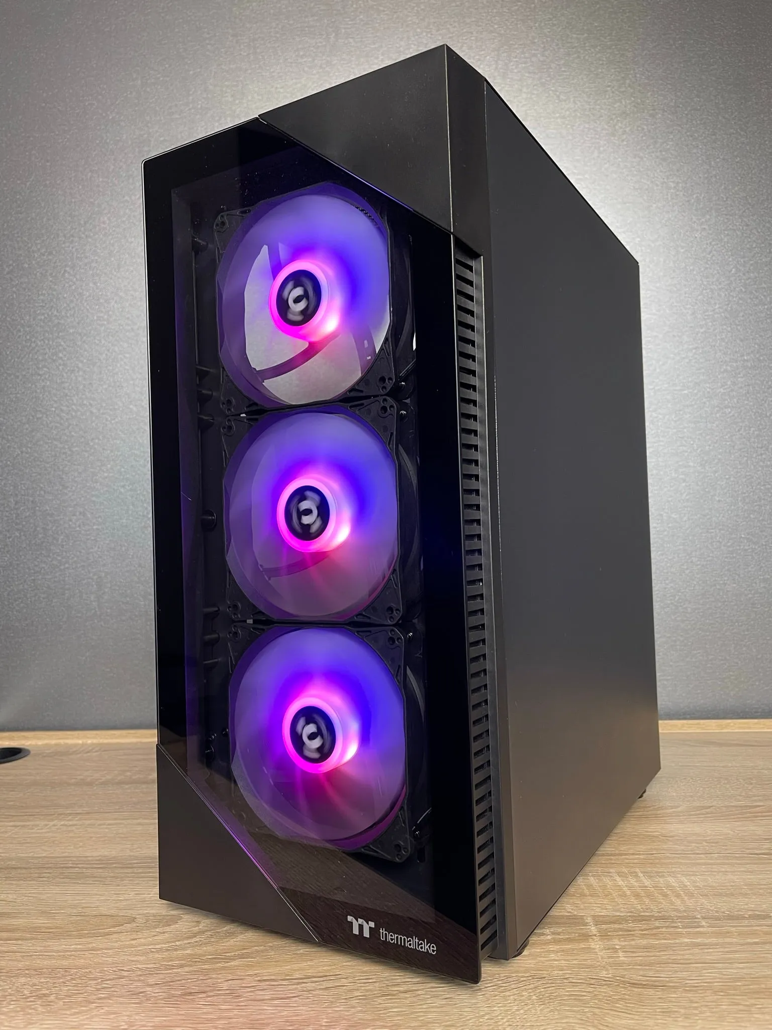 Thermaltake PC Case View 200 TG ARGB Mid Tower Chassis